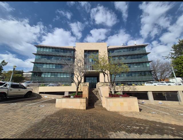 898M² OFFICE TO LET IN SANDTON CENTRAL